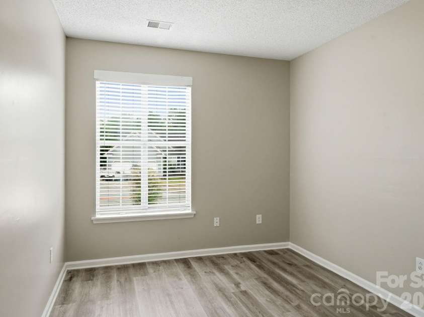 7200 Daerwood Place, Charlotte, NC 28215.  MLS# CAR4376205, YatesRealty ID 18689. 