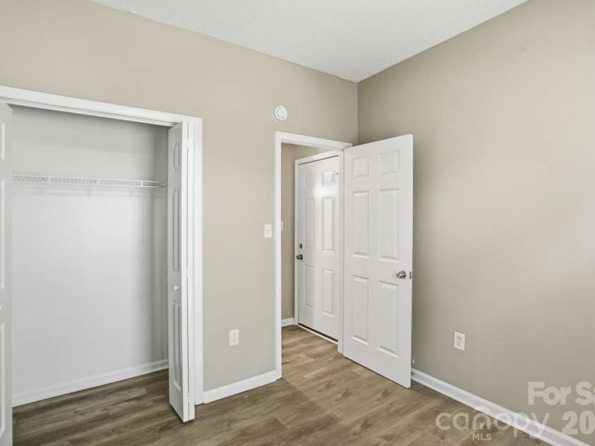7200 Daerwood Place, Charlotte, NC 28215.  MLS# CAR4376205, YatesRealty ID 18689. 