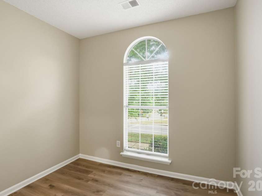 7200 Daerwood Place, Charlotte, NC 28215.  MLS# CAR4376205, YatesRealty ID 18689. 