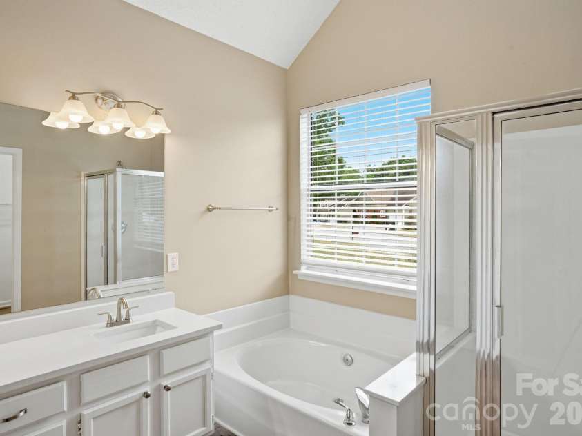 7200 Daerwood Place, Charlotte, NC 28215.  MLS# CAR4376205, YatesRealty ID 18689. 