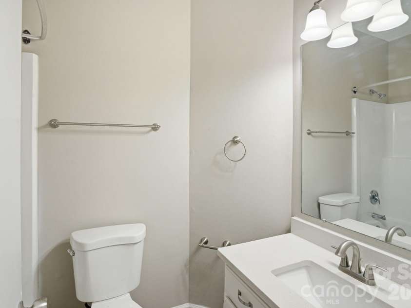 7200 Daerwood Place, Charlotte, NC 28215.  MLS# CAR4376205, YatesRealty ID 18689. 