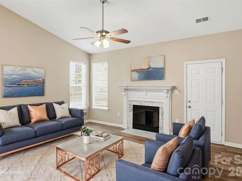 7200 Daerwood Place, Charlotte, NC 28215.  MLS# CAR4376205, YatesRealty ID 18689. Virtually Staged