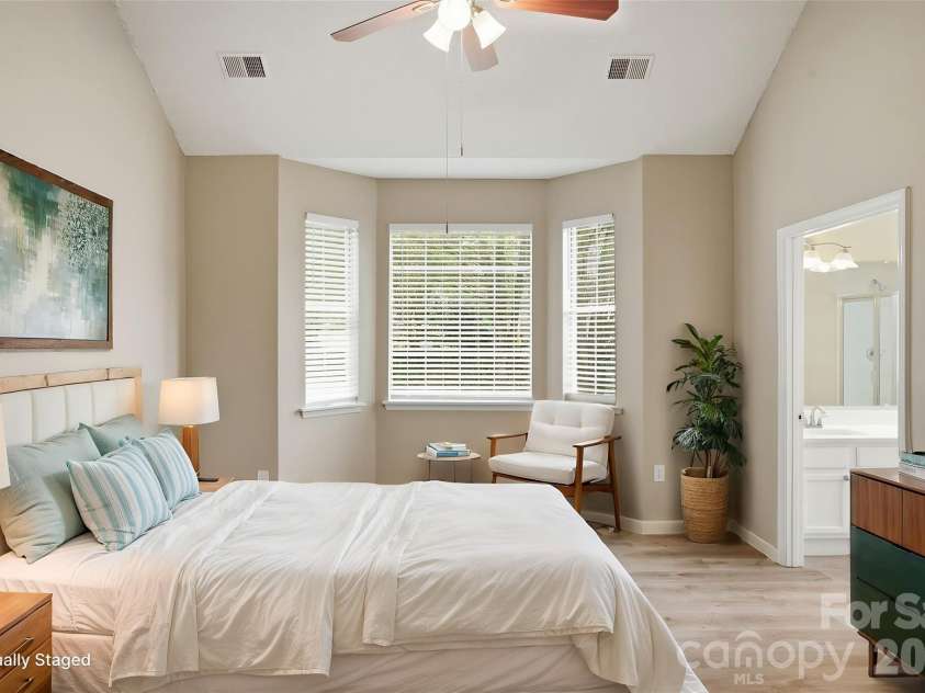 7200 Daerwood Place, Charlotte, NC 28215.  MLS# CAR4376205, YatesRealty ID 18689. Virtually Staged
