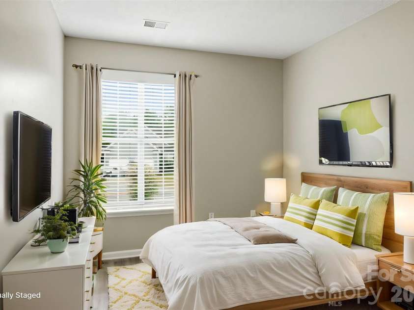 7200 Daerwood Place, Charlotte, NC 28215.  MLS# CAR4376205, YatesRealty ID 18689. Virtually Staged