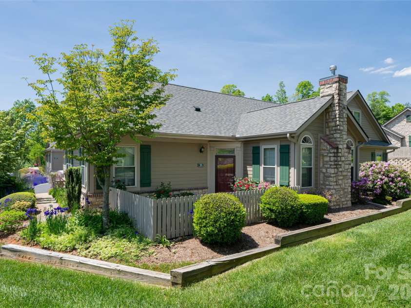 55 Outlook Circle, Swannanoa, NC 28778.  MLS# CAR4346540, YatesRealty ID 1869. 