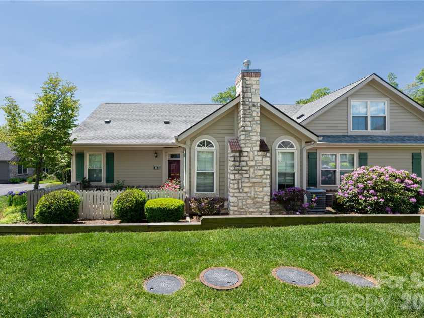 55 Outlook Circle, Swannanoa, NC 28778.  MLS# CAR4346540, YatesRealty ID 1869. 