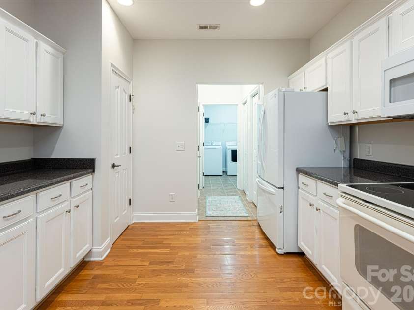 55 Outlook Circle, Swannanoa, NC 28778.  MLS# CAR4346540, YatesRealty ID 1869. 
