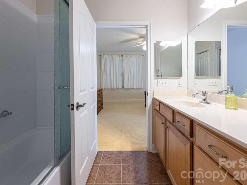 55 Outlook Circle, Swannanoa, NC 28778.  MLS# CAR4346540, YatesRealty ID 1869. 