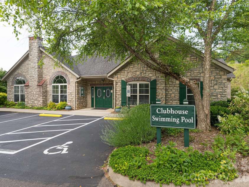 55 Outlook Circle, Swannanoa, NC 28778.  MLS# CAR4346540, YatesRealty ID 1869. 