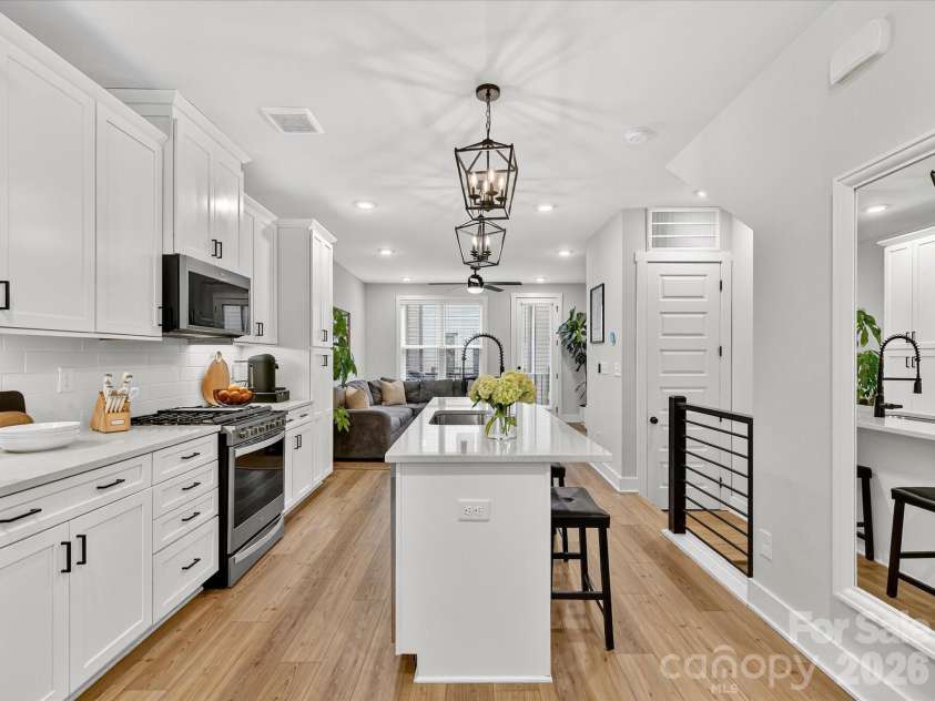 2024 Terwilliger Terrace, Charlotte, NC 28203.  MLS# CAR4354818, YatesRealty ID 18690. 