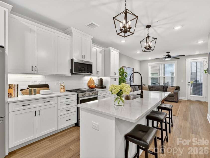 2024 Terwilliger Terrace, Charlotte, NC 28203.  MLS# CAR4354818, YatesRealty ID 18690. Kitchen