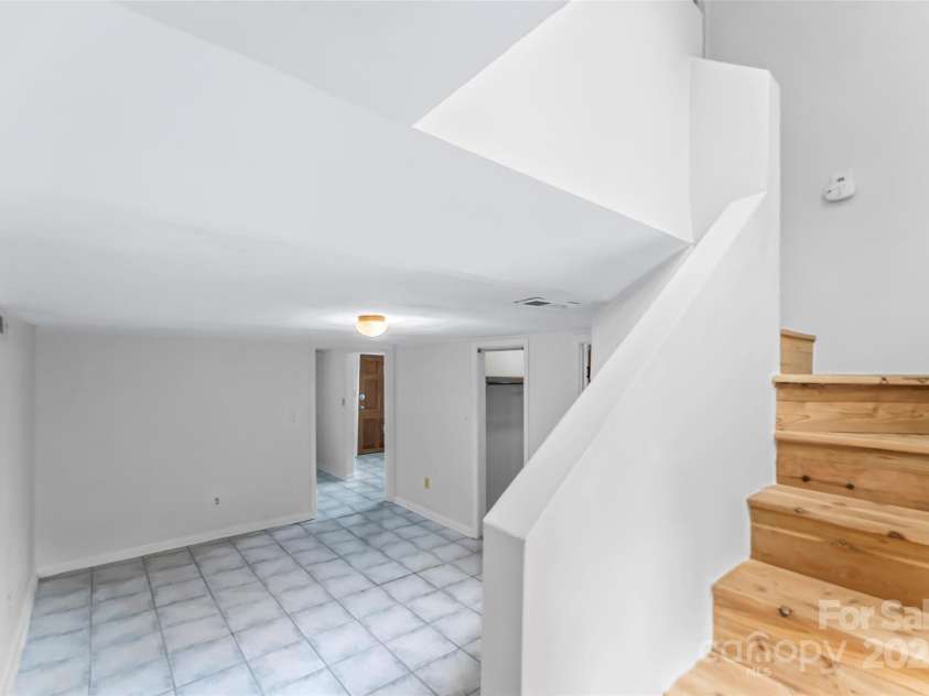 7 Olivewood Drive, Asheville, NC 28805.  MLS# CAR4260130, YatesRealty ID 18690. Ensuite Bedroom downstairs
