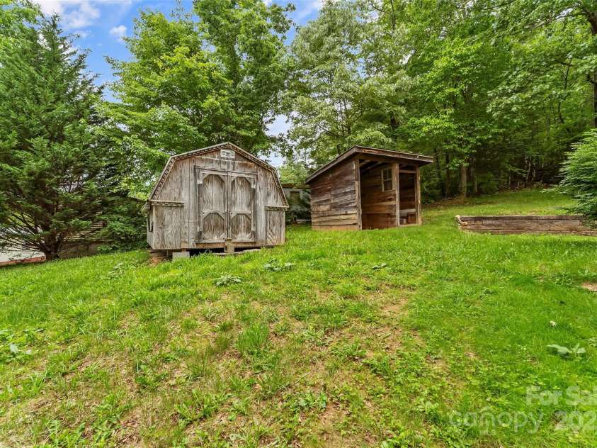7 Olivewood Drive, Asheville, NC 28805.  MLS# CAR4260130, YatesRealty ID 18690. Exterior Storage