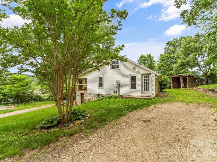 7 Olivewood Drive, Asheville, NC 28805.  MLS# CAR4260130, YatesRealty ID 18690. Main level parking area