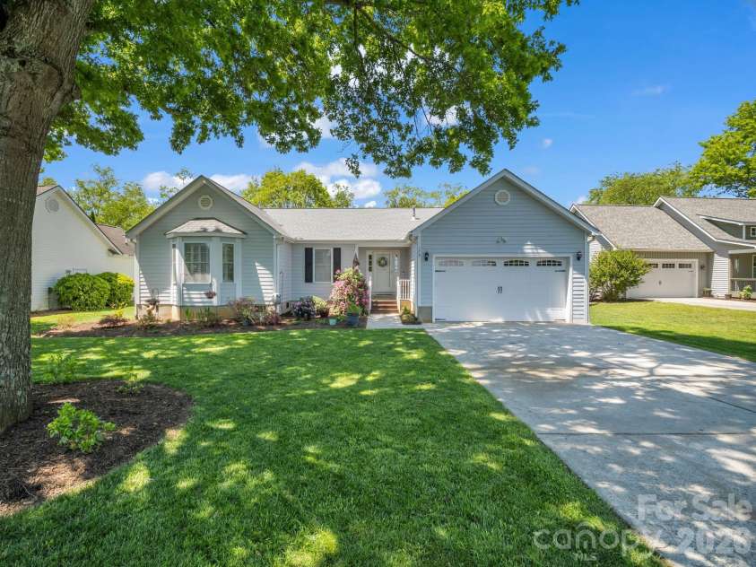 179 Kingfisher Lane, Mills River, NC 28759.  MLS# CAR4371659, YatesRealty ID 18691. 