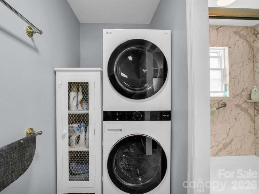 179 Kingfisher Lane, Mills River, NC 28759.  MLS# CAR4371659, YatesRealty ID 18691. Laundry in primary bath