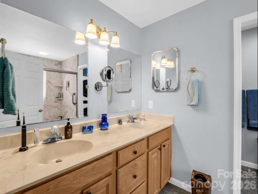 179 Kingfisher Lane, Mills River, NC 28759.  MLS# CAR4371659, YatesRealty ID 18691. Primary bath