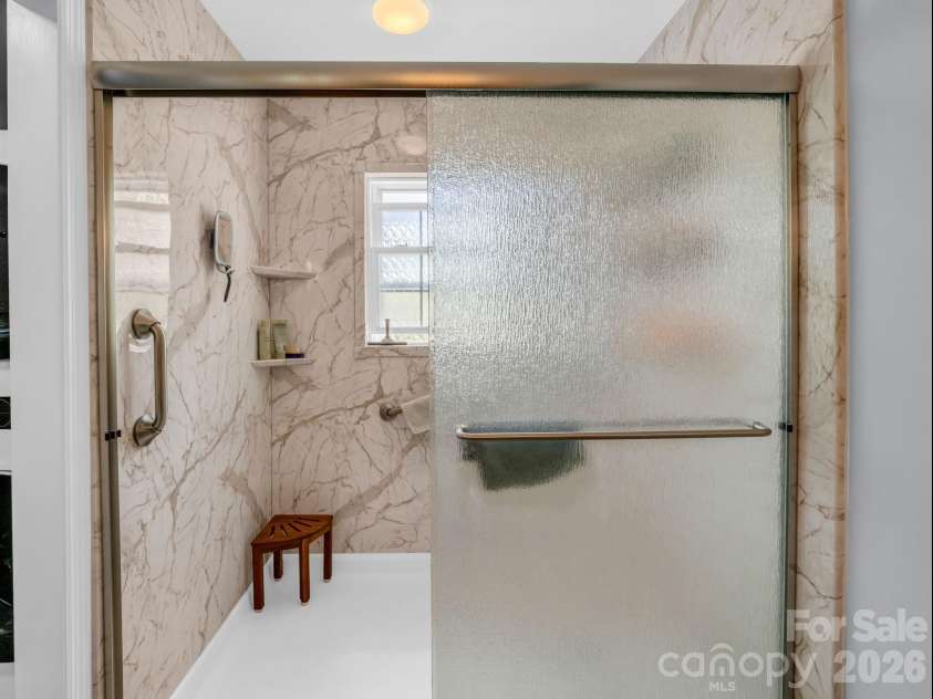 179 Kingfisher Lane, Mills River, NC 28759.  MLS# CAR4371659, YatesRealty ID 18691. Primary shower