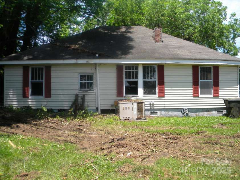 421 Cemetery Street, Salisbury, NC 28144.  MLS# CAR4260514, YatesRealty ID 18691. 