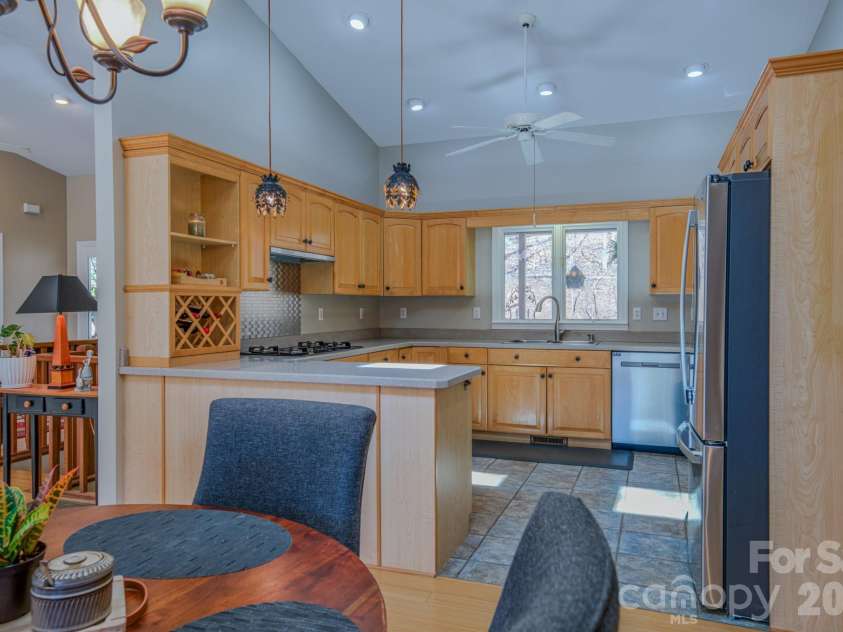 38 Sutton Knob Road, Candler, NC 28715.  MLS# CAR4361951, YatesRealty ID 18692. 