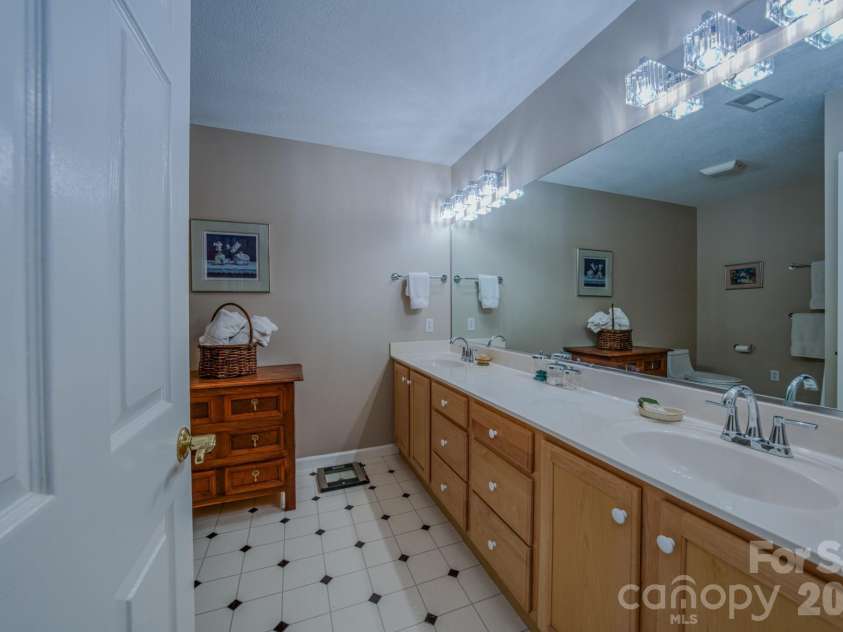 38 Sutton Knob Road, Candler, NC 28715.  MLS# CAR4361951, YatesRealty ID 18692. 