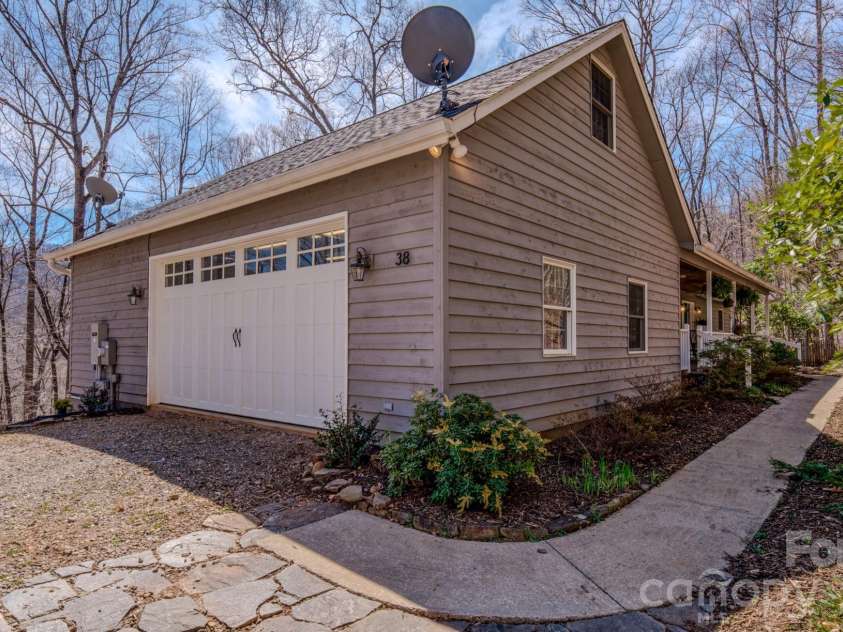 38 Sutton Knob Road, Candler, NC 28715.  MLS# CAR4361951, YatesRealty ID 18692. 