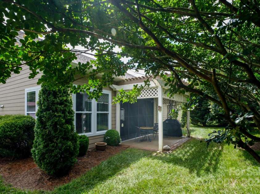 8818 Artesa mill Lane, Charlotte, NC 28214.  MLS# CAR4258220, YatesRealty ID 18692. 