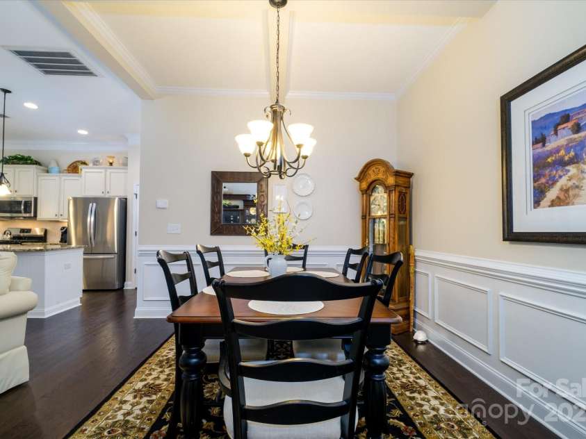 8818 Artesa mill Lane, Charlotte, NC 28214.  MLS# CAR4258220, YatesRealty ID 18692. Dining