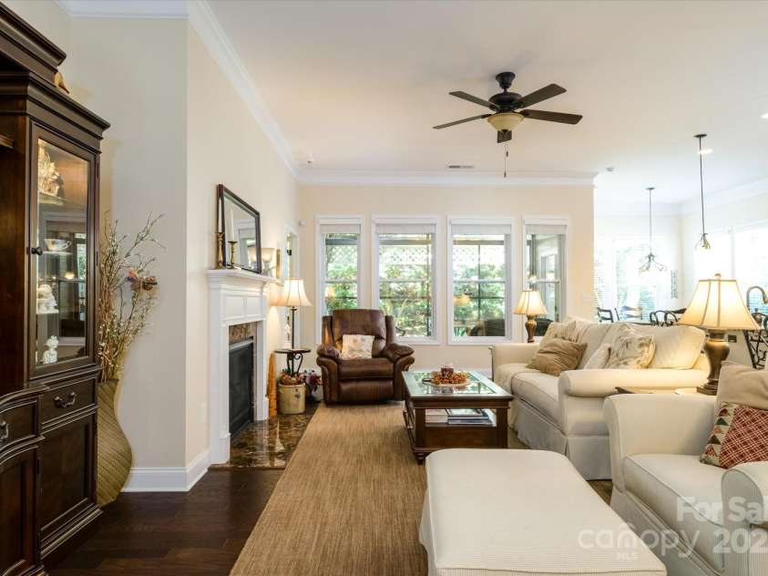 8818 Artesa mill Lane, Charlotte, NC 28214.  MLS# CAR4258220, YatesRealty ID 18692. Great Room