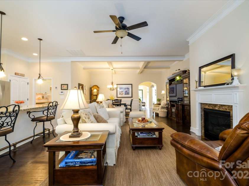 8818 Artesa mill Lane, Charlotte, NC 28214.  MLS# CAR4258220, YatesRealty ID 18692. Great Room