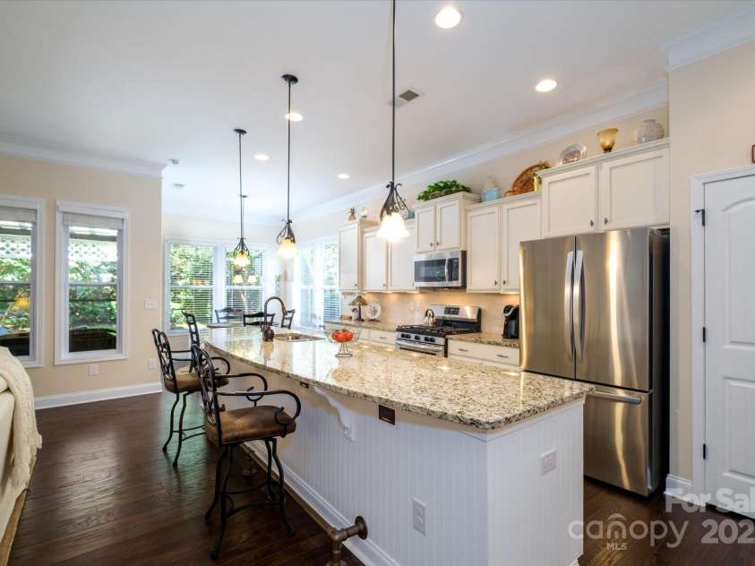 8818 Artesa mill Lane, Charlotte, NC 28214.  MLS# CAR4258220, YatesRealty ID 18692. Kitchen