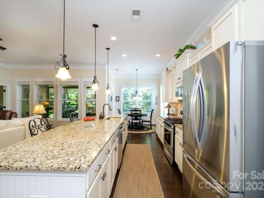 8818 Artesa mill Lane, Charlotte, NC 28214.  MLS# CAR4258220, YatesRealty ID 18692. Kitchen