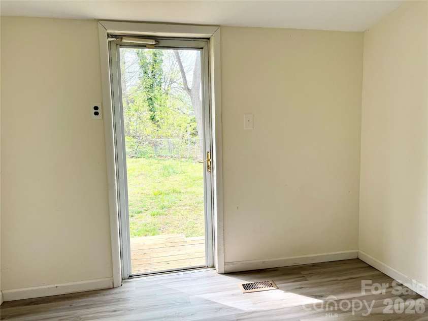 2025 28th Street, Hickory, NC 28601.  MLS# CAR4366195, YatesRealty ID 18693. 