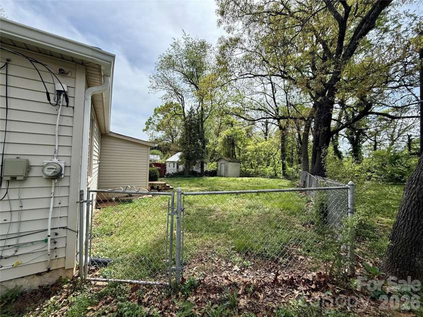 2025 28th Street, Hickory, NC 28601.  MLS# CAR4366195, YatesRealty ID 18693. 