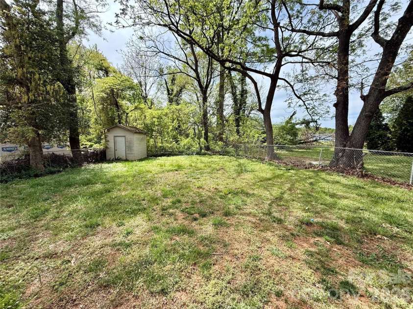 2025 28th Street, Hickory, NC 28601.  MLS# CAR4366195, YatesRealty ID 18693. 