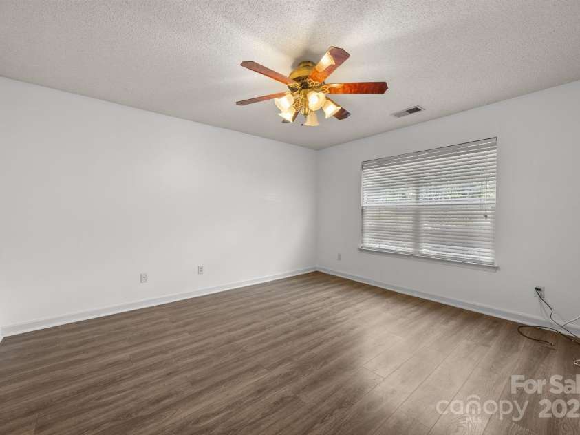 3012 Longspur Drive, Matthews, NC 28105.  MLS# CAR4257427, YatesRealty ID 18693. 