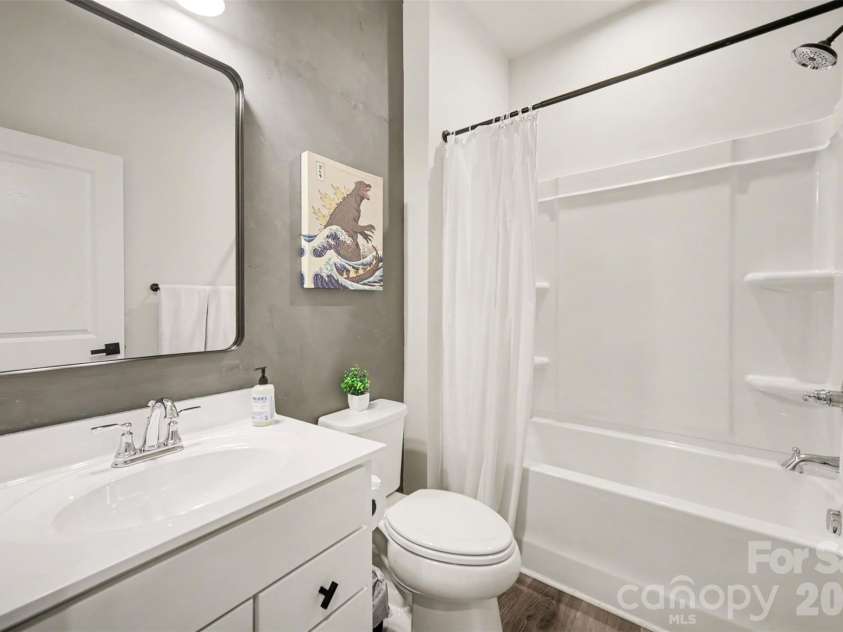 1211 May Apple Drive, Matthews, NC 28104.  MLS# CAR4349780, YatesRealty ID 18695. Hall full bathroom