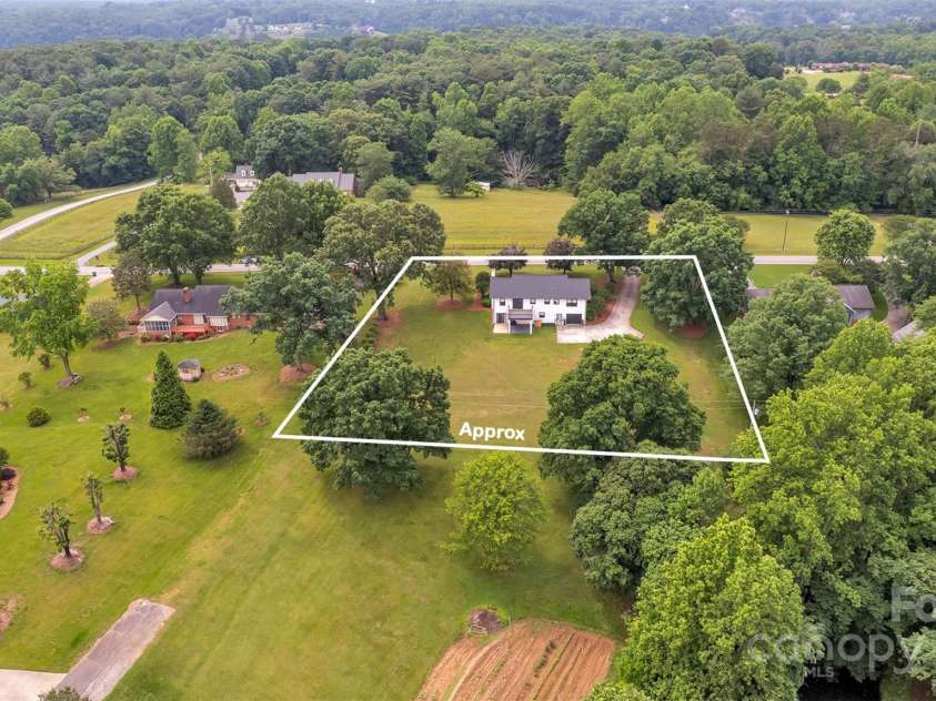 827 River Hills Court, Taylorsville, NC 28681.  MLS# CAR4258577, YatesRealty ID 18695. 