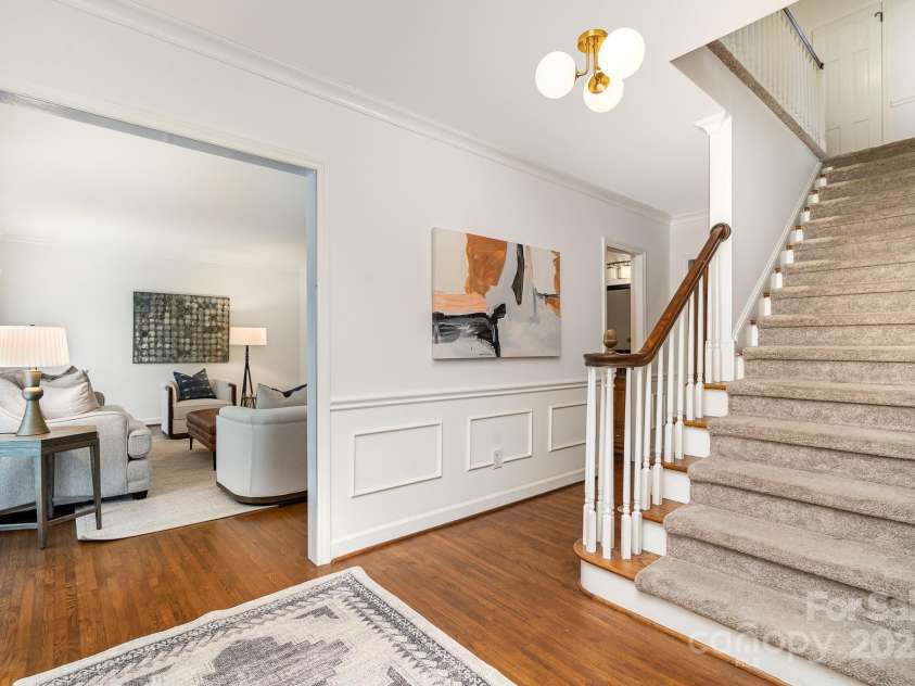 1209 Alfred Street, Charlotte, NC 28211.  MLS# CAR4252796, YatesRealty ID 18696. Entry