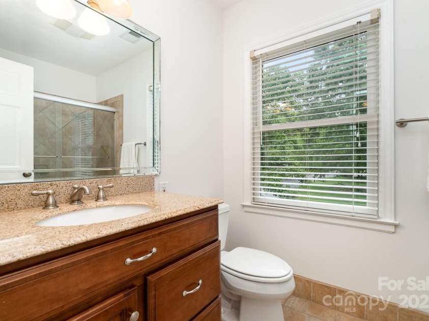 1209 Alfred Street, Charlotte, NC 28211.  MLS# CAR4252796, YatesRealty ID 18696. Full bath