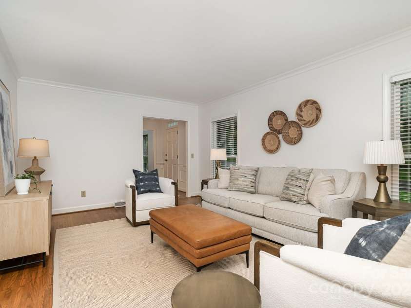 1209 Alfred Street, Charlotte, NC 28211.  MLS# CAR4252796, YatesRealty ID 18696. Living Room