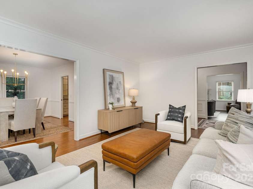 1209 Alfred Street, Charlotte, NC 28211.  MLS# CAR4252796, YatesRealty ID 18696. Living Room