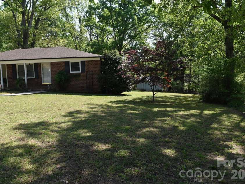 217 Redwood Lane, Lincolnton, NC 28092.  MLS# CAR4369322, YatesRealty ID 18696. 