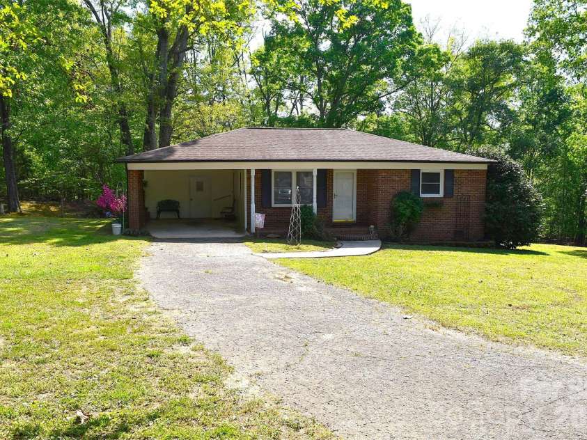 217 Redwood Lane, Lincolnton, NC 28092.  MLS# CAR4369322, YatesRealty ID 18696. 