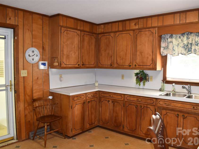 217 Redwood Lane, Lincolnton, NC 28092.  MLS# CAR4369322, YatesRealty ID 18696. Kitchen