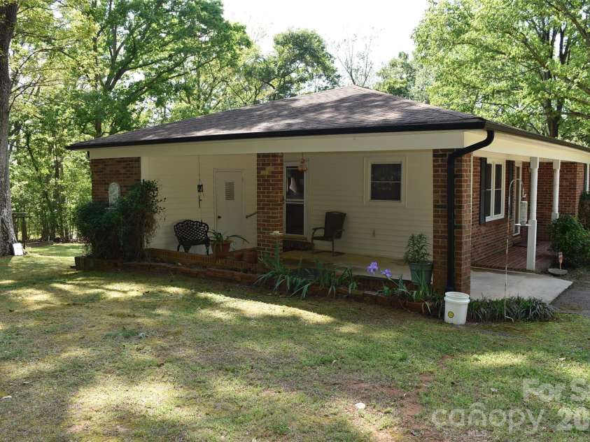 217 Redwood Lane, Lincolnton, NC 28092.  MLS# CAR4369322, YatesRealty ID 18696. Side