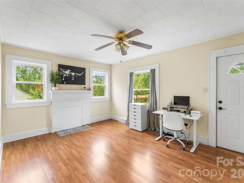117 North Street, Morganton, NC 28655.  MLS# CAR4376239, YatesRealty ID 18697. 