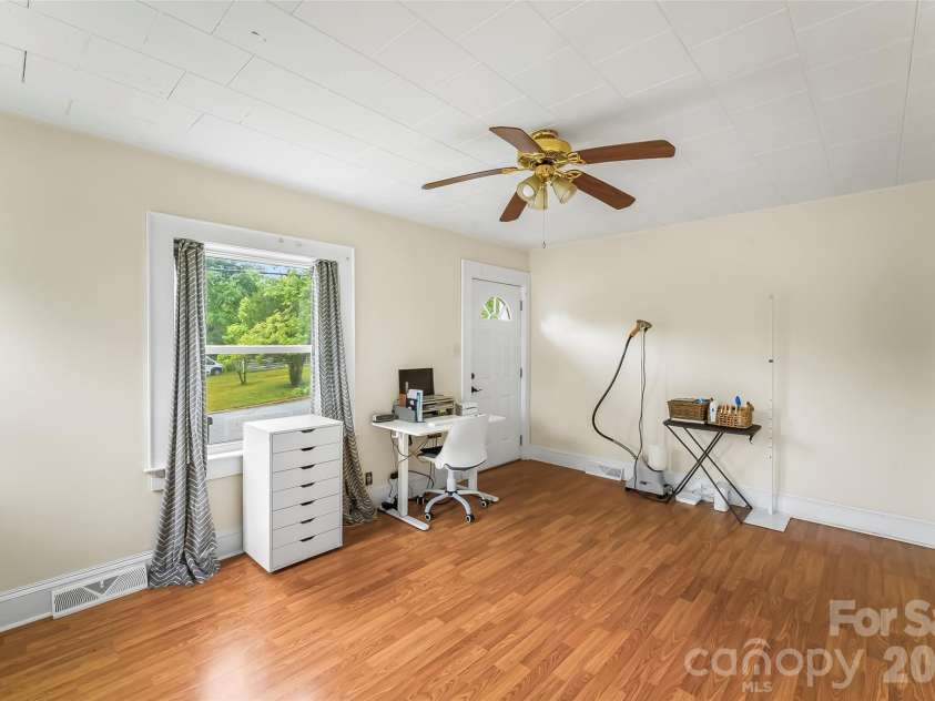 117 North Street, Morganton, NC 28655.  MLS# CAR4376239, YatesRealty ID 18697. 