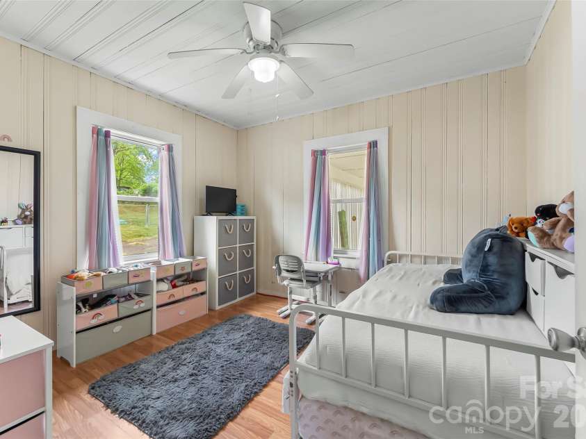 117 North Street, Morganton, NC 28655.  MLS# CAR4376239, YatesRealty ID 18697. 