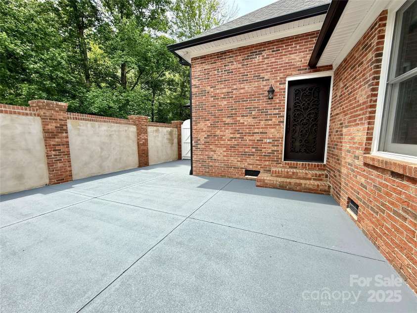 456 Brook Valley Court, Concord, NC 28025.  MLS# CAR4259045, YatesRealty ID 18698. 